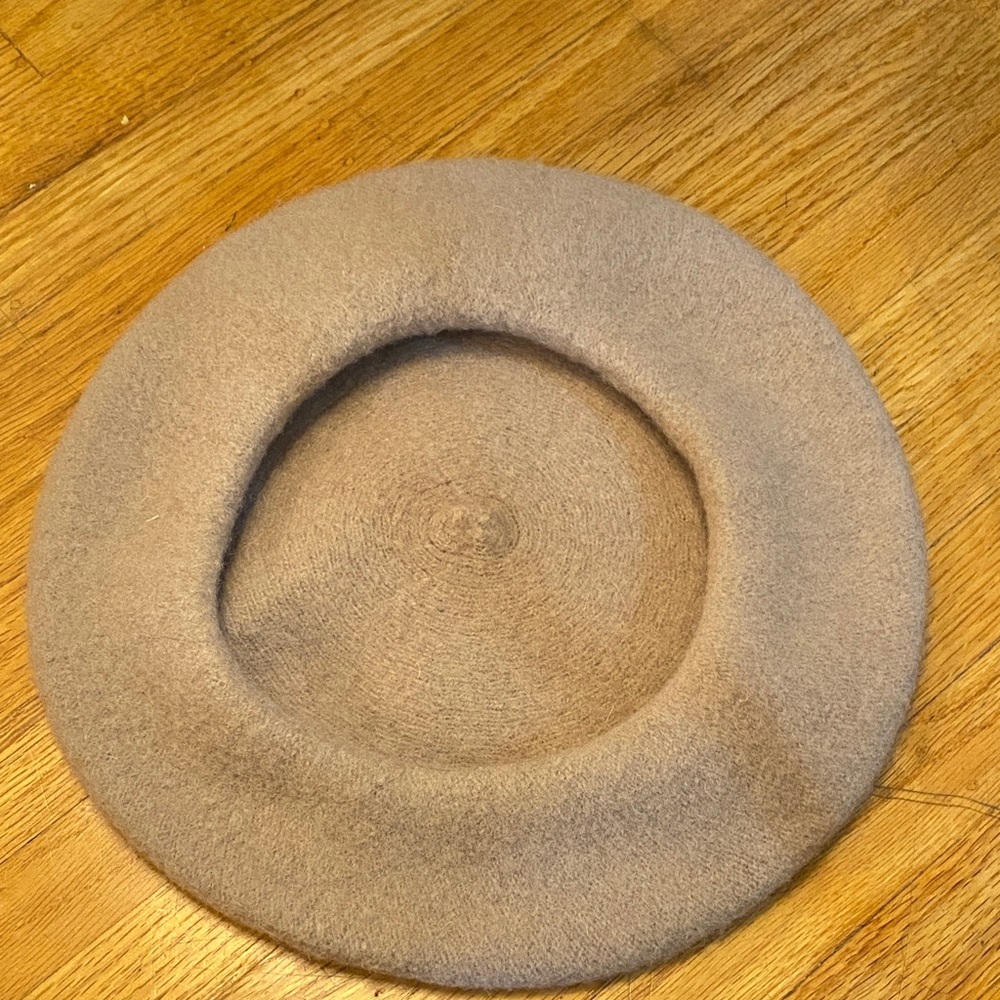 Classic Tan Beret 100% wool - Picture 5 of 8